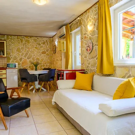 Stone House Apartment *